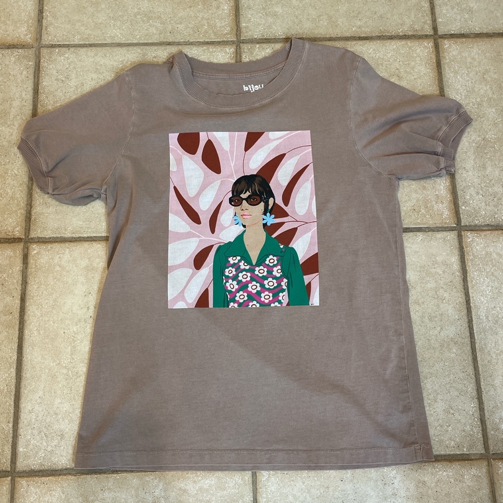 Target graphic tee in size small